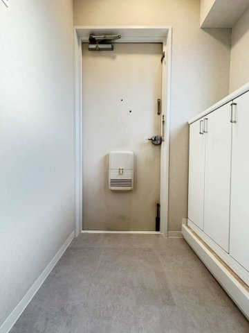 フラット34茨木の玄関