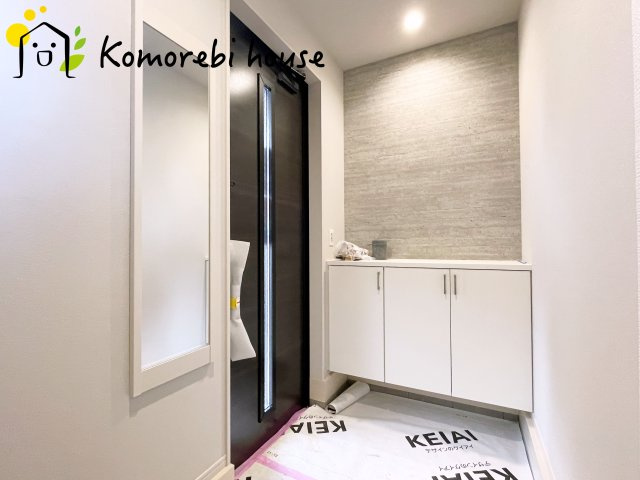 さいたま市西区指扇　15期　新築一戸建て　LIGARE　02の玄関|きれいな玄関です