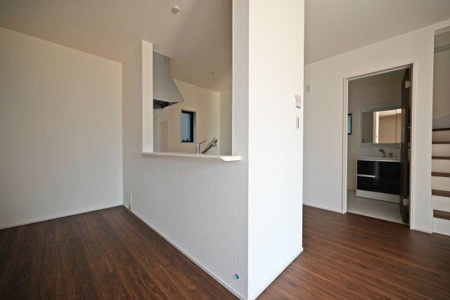 リーブルガーデン西昆陽1丁目新築一戸建て│4LDK+駐車1台可のキッチン|対面式キッチンなど、子どもの成長とともに少なくなりがちな家族間のコミュニケーションが必然的にとれる間取りづくりも魅力のひとつです。