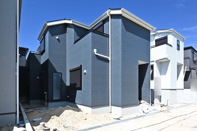 リーブルガーデン西昆陽1丁目新築一戸建て│4LDK+駐車1台可の外観|-8号棟現地外観写真-
即日のご内覧が可能です。