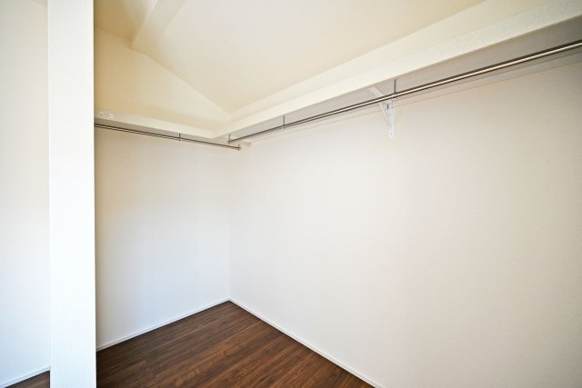 リーブルガーデン西昆陽1丁目新築一戸建て│4LDK+駐車1台可の収納|‐洋室5.25帖(2F)-