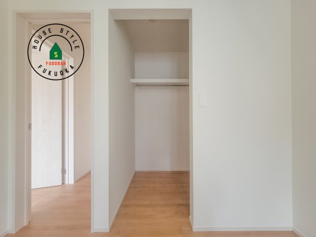 福岡市早良区重留7丁目第1-6棟（3号棟）の収納|洋服や大きな荷物が多い方や人数の多いご家族などは、一般的なクローゼットよりもウォークインクローゼットのほうが使い勝手が良いです。