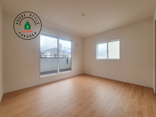 福岡市早良区重留7丁目第1-6棟（3号棟）の洋室|採光良好な洋室は全居室、複層ガラスの遮熱効果と断熱効果で、一年中快適に過ごせます。