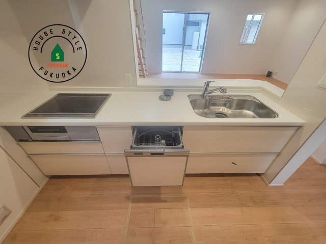 福岡市早良区重留7丁目第1-6棟（3号棟）のキッチン|ご家族を近くに感じられる対面キッチンのLDK。会話もはずみそうですね。