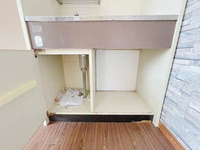 【収納】 | ブライクルマンション | 調味料などのストックも置いておけます