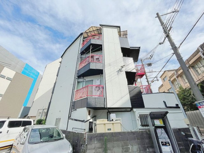 【外観】 | ブライクルマンション | 赤がアクセントとなった外観です。