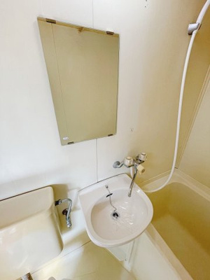 【洗面所】 | ブライクルマンション | 鏡がついているので、身支度もここでできちゃいます。