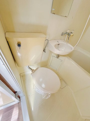 【トイレ】 | ブライクルマンション | 清潔感のあるトイレです。