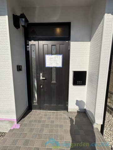 二宮町松根　中古戸建の玄関