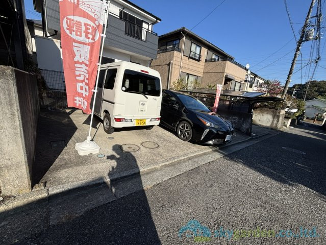 二宮町松根　中古戸建の駐車場