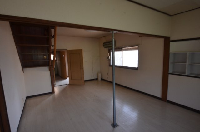 中古住宅（水巻町吉田南1-9-1）の居間・リビング|令和7年8月18日撮影