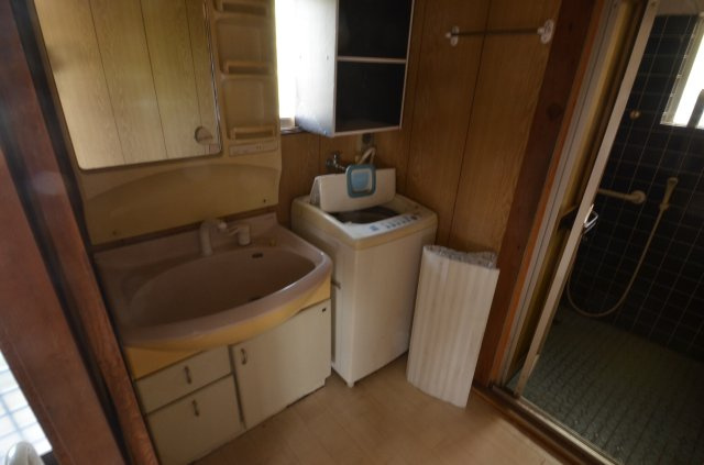 中古住宅（水巻町吉田南1-9-1）の独立洗面台|令和7年8月18日撮影