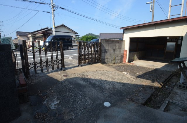 中古住宅（水巻町吉田南1-9-1）の駐車場|令和7年8月18日撮影