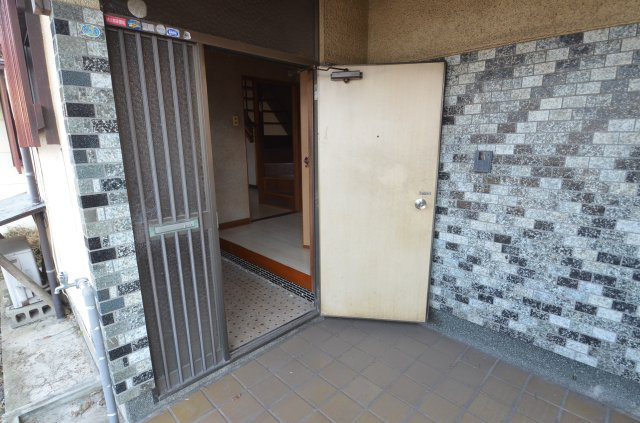 中古住宅（水巻町吉田南1-9-1）の玄関|令和7年8月18日撮影