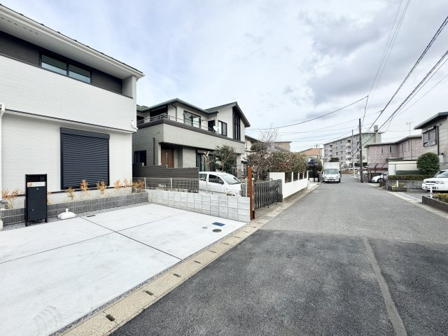 千葉市花見川区さつきが丘２丁目第２期の前面道路含む現地写真