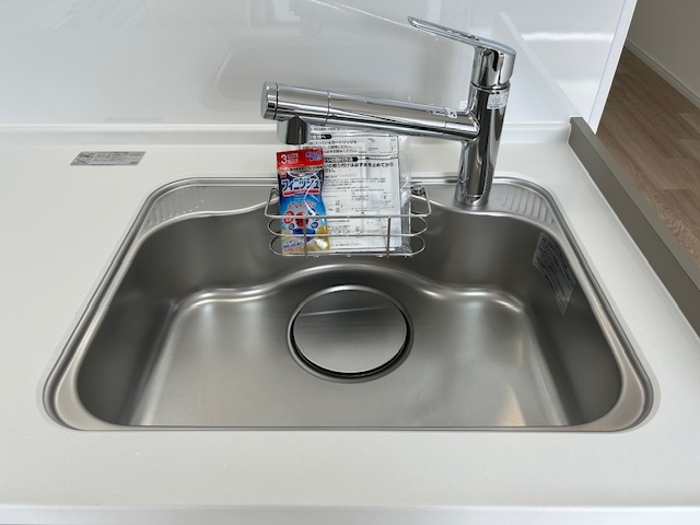 上河原通4丁目中古戸建のキッチン|浄水機能付き水栓