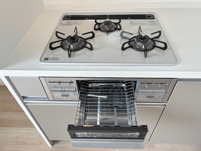 上河原通4丁目中古戸建のキッチン|グリル付ガラストッププレートコンロ