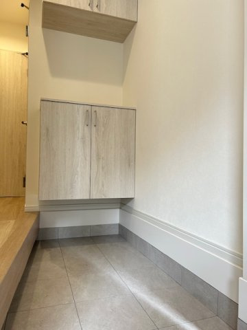 上河原通4丁目中古戸建の玄関|玄関収納