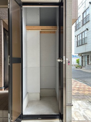 上河原通4丁目中古戸建のその他|ガレージに便利な物入あります！
