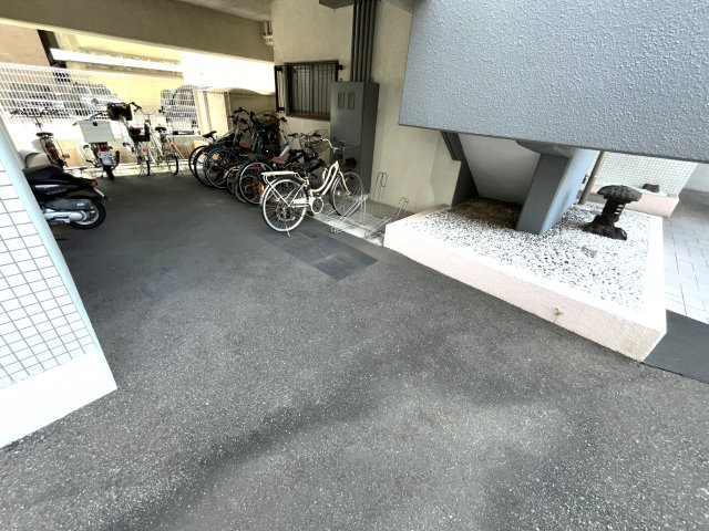 エクセル中央町マンションの駐車場