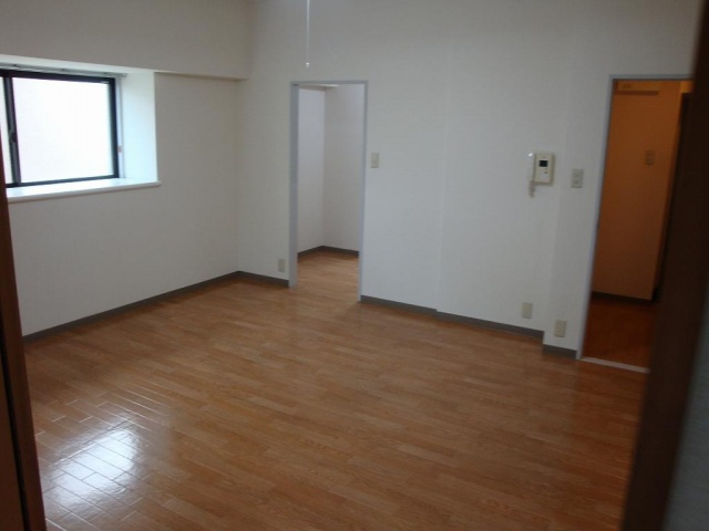 田部ビルの居間・リビング