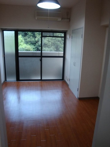 田部ビルの居間・リビング