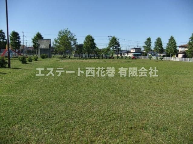 ウィングトップの展望|道路向かいは公園です