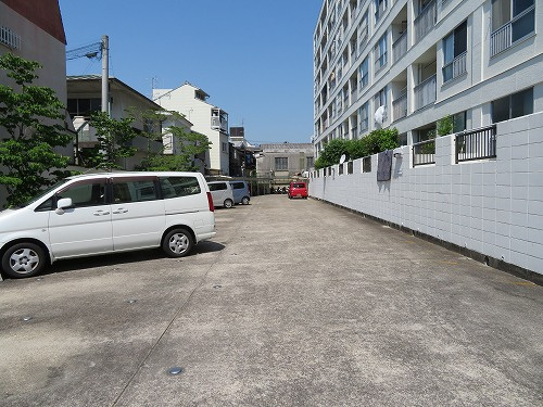 京都一乗寺コーポラスの駐車場