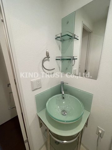 セレニテ天六の独立洗面台|朝の支度にも助かる、独立の洗髪洗面化粧台