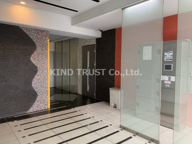 セレニテ天六のロビー|落ち着いたロビーです