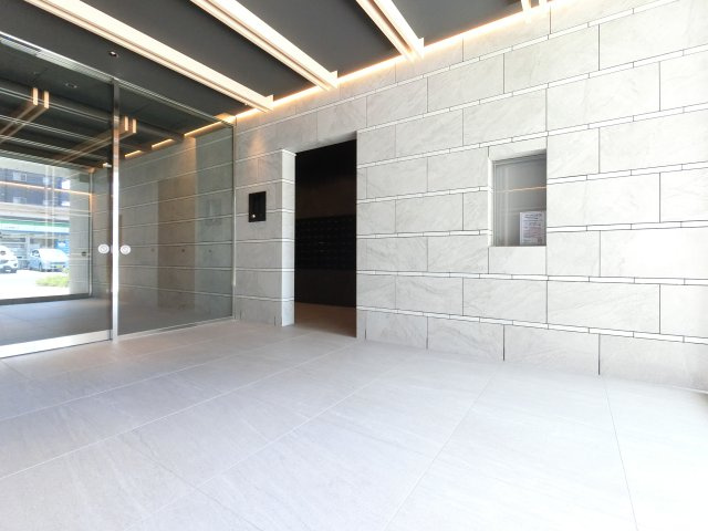 ステージグランデ本千葉のエントランス