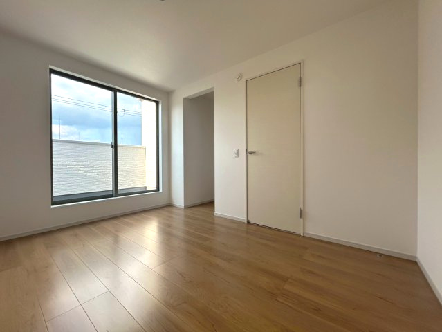 【価格改定】向日市鶏冠井町沢ノ東の洋室|洋室（約6帖）
お子様部屋にぴったりです！