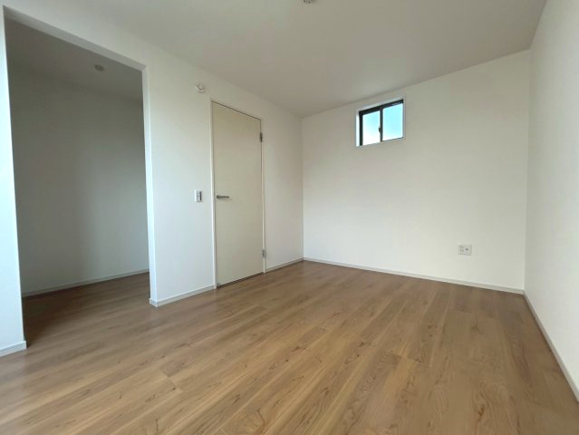 【価格改定】向日市鶏冠井町沢ノ東の洋室|ウォークインクローゼット付きで収納もバッチリです◎