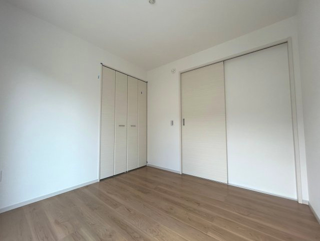 【価格改定】向日市鶏冠井町沢ノ東の洋室|洋室（約4.5帖）
書斎・ワークスペースにちょうど良い洋室です。