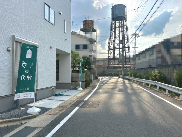 【成約済】向日市鶏冠井町沢ノ東の前面道路含む現地写真|小学校まで徒歩約6分！
お子様の通学に便利な立地です！