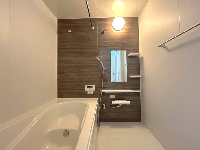 【価格改定】向日市鶏冠井町沢ノ東の浴室|約1坪の浴室はゆったりとしたバスタイムを叶えます！