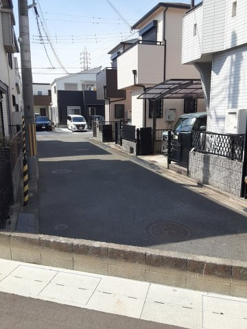 大阪府藤井寺市道明寺4丁目8-53の前面道路含む現地写真