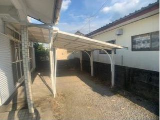 都城市吉尾町の中古一戸建の駐車場
