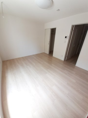 グランバレーⅡの寝室|広くて明るい寝室