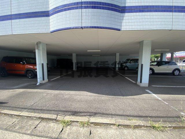 仲介手数料0円！！ブルーサウスマンションの駐車場