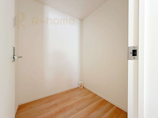 結城市結城第45　新築戸建て　2号棟の収納|2階に便利なストレージルーム！ホールから出入りできるので家族で活用できます♪