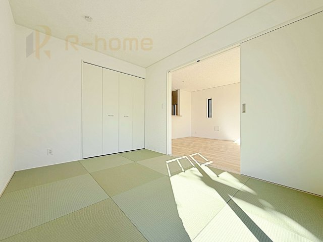 結城市結城第45　新築戸建て　2号棟の和室|フローリングより衝撃が少ない和室は、ご両親のお部屋やキッズスペース、客間としても活用頂けます。