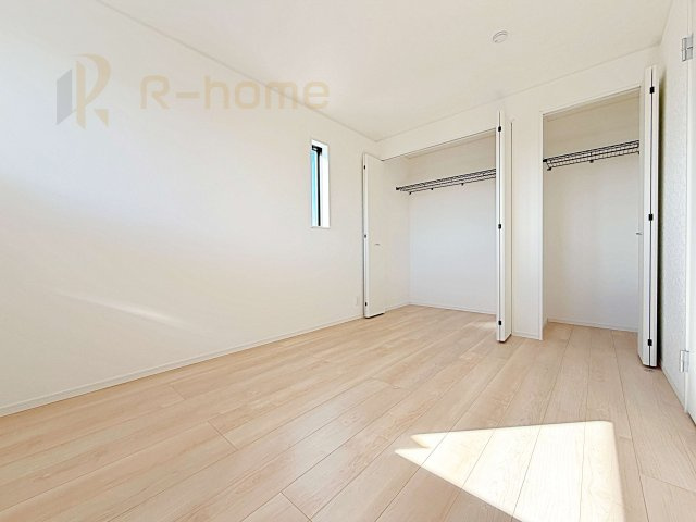 結城市結城第45　新築戸建て　2号棟の洋室|どんな部屋家具も合わせやすいシンプルな洋室！
たっぷりの日差しと心地よい風が舞い込む住まい♪