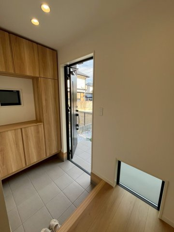 大阪狭山市池尻自由丘新築戸建て4LDKの玄関