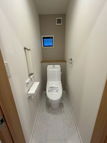 大阪狭山市池尻自由丘新築戸建て4LDKのトイレ