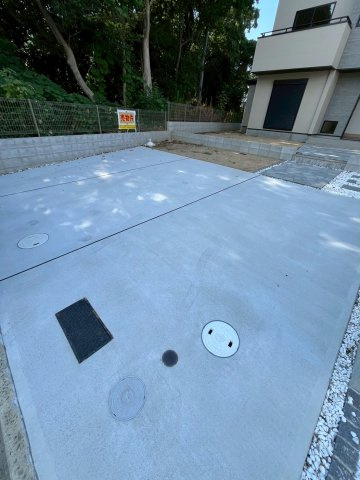 大阪狭山市池尻自由丘新築戸建て4LDKの駐車場