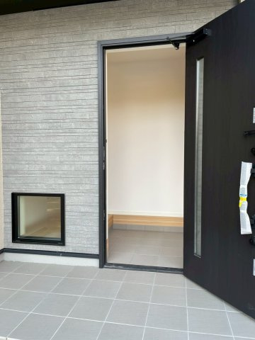 大阪狭山市池尻自由丘新築戸建て4LDKの玄関