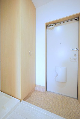 スカイガーデン豊成の玄関|※写真は別の部屋のものです。