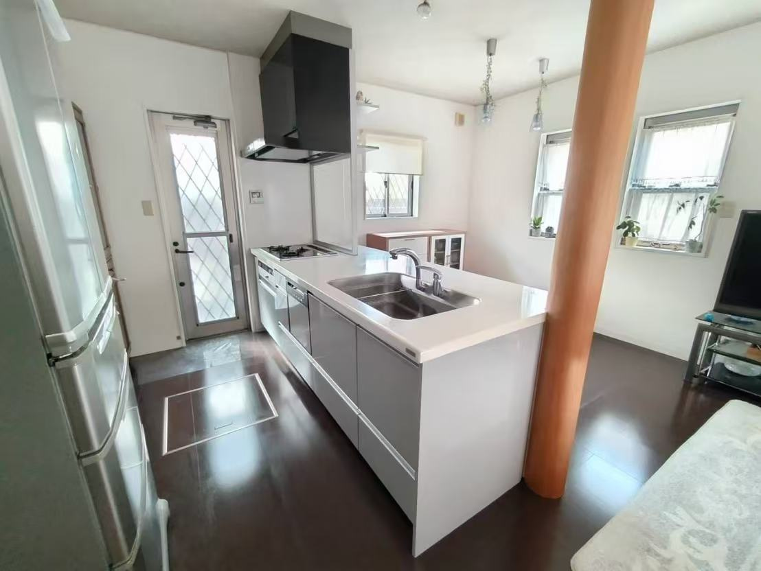 桜井市浅古の居間・リビング|LDK対面式キッチンで家族の会話楽しめます