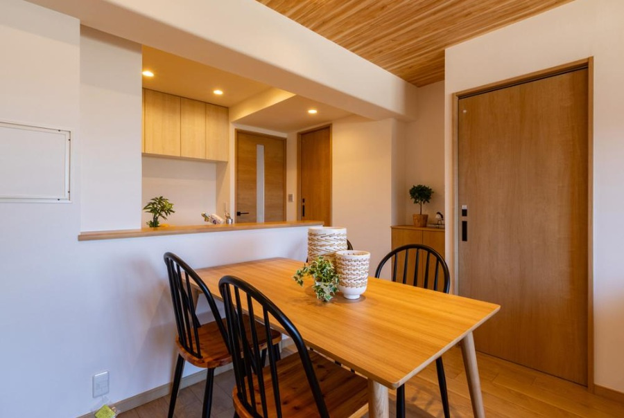 サングレール・フェニング　鳳西町　フルリノベーション物件の居間・リビング